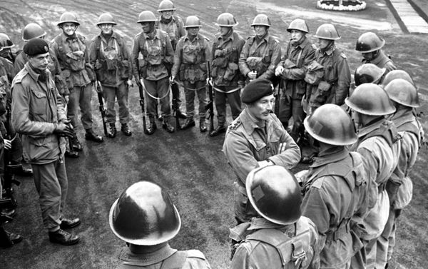 Commanding officer of the 2nd Battalion, the Queen’s Regiment, Brigadier Peter Hudson briefs his men at Palace Barracks Hollywood near Belfast in Northern Ireland on April 22, 1969, before they moved out to guard vital installations in the area. The army was called in after several bombing incidents damaged water and electrical supplies to the city. Commanding officer of the 2nd Battalion, the Queen’s Regiment, Brigadier Peter Hudson briefs his men at Palace Barracks Hollywood near Belfast in Northern Ireland on April 22, 1969, before they moved out to guard vital installations in the area. The army was called in after several bombing incidents damaged water and electrical supplies to the city. - Sputnik International