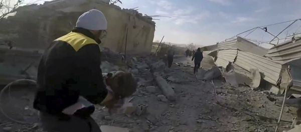 This frame grab from video released on Thursday, March. 1, 2018 by the Syrian Civil Defense White Helmets, which has been authenticated based on its contents and other AP reporting, shows a member of the Syrian Civil Defense group running as he holds a child who was wounded during airstrikes and shelling by Syrian government forces in the eastern Ghouta region near Damascus, Syria This frame grab from video released on Thursday, March. 1, 2018 by the Syrian Civil Defense White Helmets, which has been authenticated based on its contents and other AP reporting, shows a member of the Syrian Civil Defense group running as he holds a child who was wounded during airstrikes and shelling by Syrian government forces in the eastern Ghouta region near Damascus, Syria - Sputnik International