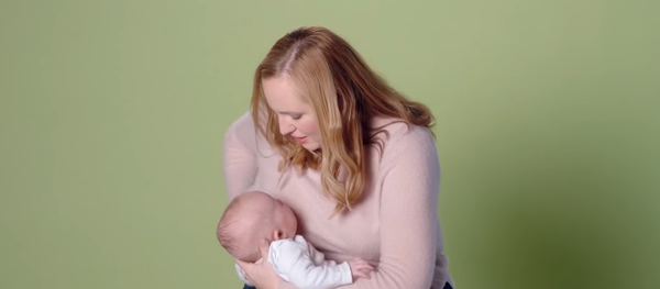 Kelda Roys, Democratic candidate in Wisconsin's gubernatorial race, breastfeeds 4-month-old daughter in campaign ad Kelda Roys, Democratic candidate in Wisconsin's gubernatorial race, breastfeeds 4-month-old daughter in campaign ad - Sputnik International