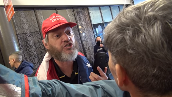Trump supporters threaten to burn down bookstore - Sputnik International