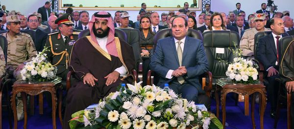 Egyptian President Abdel Fattah al-Sisi (R) and Saudi Crown Prince Mohammad Bin Salman (L) visit the city of Ismailia, Egypt March 5, 2018, in this handout picture courtesy of the Egyptian Presidency - Sputnik International