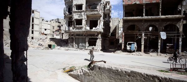 People are seen in the besieged town of Douma, Eastern Ghouta, in Damascus, Syria March 9, 2018 People are seen in the besieged town of Douma, Eastern Ghouta, in Damascus, Syria March 9, 2018 - Sputnik International