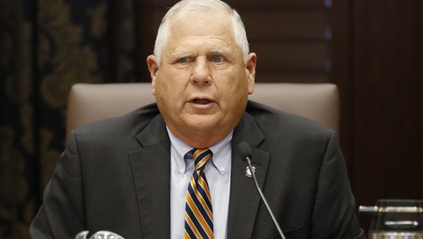 Oklahoma state Sen. Mark Allen, R-Spiro, chair of the Senate Energy Committee, speaks at the start of an energy summit in Oklahoma City, Monday, Jan. 22, 2018. Allen said he is sponsoring the energy summit at the Oklahoma Capitol to hear directly from the industry on the positive impact it has on the state's economy. Oklahoma state Sen. Mark Allen, R-Spiro, chair of the Senate Energy Committee, speaks at the start of an energy summit in Oklahoma City, Monday, Jan. 22, 2018. Allen said he is sponsoring the energy summit at the Oklahoma Capitol to hear directly from the industry on the positive impact it has on the state's economy. - Sputnik International
