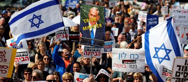 Protesters hold signs calling upon Israeli Prime Minister Benjamin Netanyahu to step down during a rally in Tel Aviv, Israel February 16, 2018 Protesters hold signs calling upon Israeli Prime Minister Benjamin Netanyahu to step down during a rally in Tel Aviv, Israel February 16, 2018 - Sputnik International