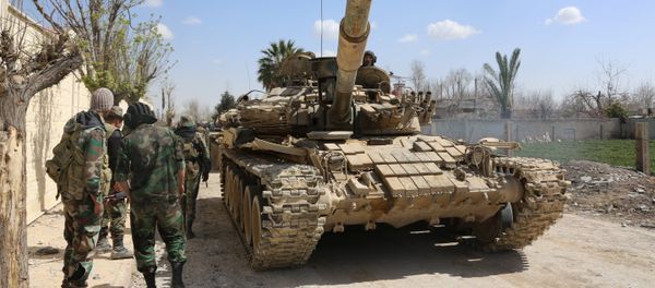 A picture taken on March 11, 2018 shows Syrian government forces outside of the town of Jisreen in the southern tip of the rebel-held Eastern Ghouta enclave as they advance in the area - Sputnik International