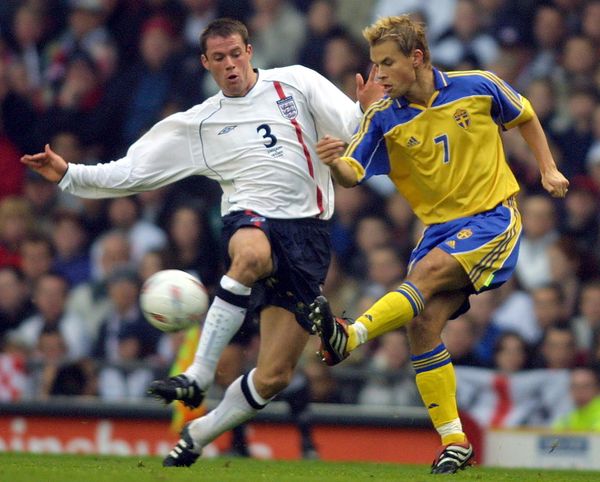 England's Jamie Carragher (L) challenges Niclas Alexsandersson of Sweden during a friendly international match at Old Trafford stadium in Manchester, 10 November 2001 England's Jamie Carragher (L) challenges Niclas Alexsandersson of Sweden during a friendly international match at Old Trafford stadium in Manchester, 10 November 2001 - Sputnik International