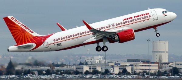 An Air India Airbus A320neo plane takes off in Colomiers near Toulouse, France, December 13, 2017 - Sputnik International