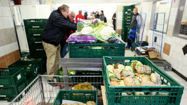 Helpers sort food at the distribution site of the Essener Tafel food bank distributing food to people in need in Essen, western Germany, on February 23, 2018 - Sputnik International