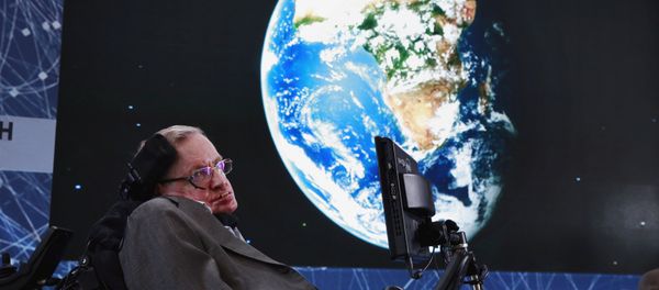 FILE PHOTO: Physicist Stephen Hawking sits on stage during an announcement of the Breakthrough Starshot initiative with investor Yuri Milner in New York April 12, 2016 - Sputnik International