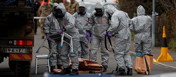 British Military personnel wearing protective coveralls work to remove a vehicle connected to the March 4 nerve agent attack in Salisbury, from a residential street in Gillingham, southeast England on March 14, 2018 British Military personnel wearing protective coveralls work to remove a vehicle connected to the March 4 nerve agent attack in Salisbury, from a residential street in Gillingham, southeast England on March 14, 2018 - Sputnik International