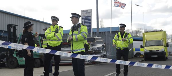 Police officers secure a cordon outside the vehicle recovery business Ashley Wood Recovery in Salisbury, England, Tuesday, March 13, 2018 - Sputnik International