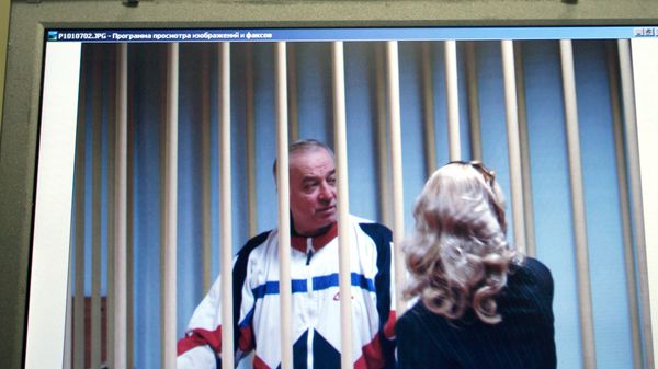 Aug. 9, 2006 file picture Sergei Skripal speaks to his lawyer from behind bars seen on a screen of a monitor outside a courtroom in Moscow Aug. 9, 2006 file picture Sergei Skripal speaks to his lawyer from behind bars seen on a screen of a monitor outside a courtroom in Moscow - Sputnik International