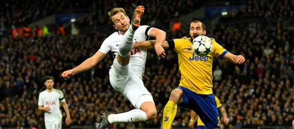 Soccer Football - Champions League Round of 16 Second Leg - Tottenham Hotspur vs Juventus - Wembley Stadium, London, Britain - March 7, 2018 Tottenham's Harry Kane in action with Juventus’ Giorgio Chiellini Soccer Football - Champions League Round of 16 Second Leg - Tottenham Hotspur vs Juventus - Wembley Stadium, London, Britain - March 7, 2018 Tottenham's Harry Kane in action with Juventus’ Giorgio Chiellini - Sputnik International