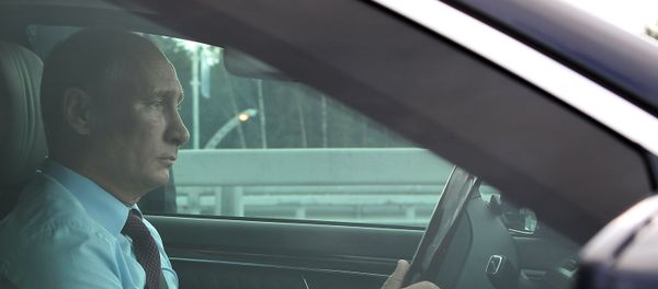 President Vladimir Putin before the launch ceremony for the northern section of the Western Belt Highway, St. Petersburg. - Sputnik International