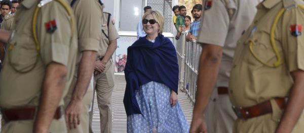 In this Thursday, March 15, 2018 photo, former U.S. Secretary of State Hillary Clinton, center, arrives at the departure terminal of Jodhpur airport in Rajasthan state, India In this Thursday, March 15, 2018 photo, former U.S. Secretary of State Hillary Clinton, center, arrives at the departure terminal of Jodhpur airport in Rajasthan state, India - Sputnik International