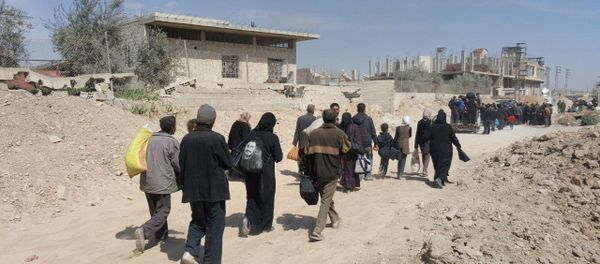 Residents leave the territory of Eastern Ghouta - Sputnik International