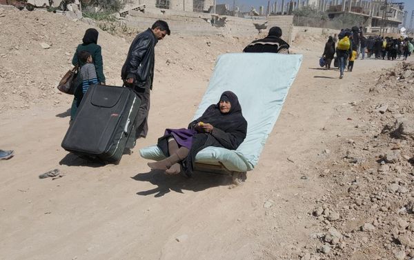 Residents leave the territory of Eastern Ghouta - Sputnik International