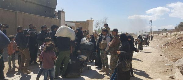 Residents leave the territory of Eastern Ghouta Residents leave the territory of Eastern Ghouta - Sputnik International
