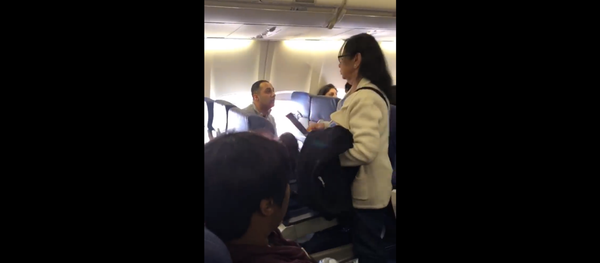 Southwest Airlines kicks family off flight after toddler throws mini tantrum before takeoff - Sputnik International