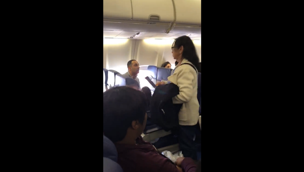 Southwest Airlines kicks family off flight after toddler throws mini tantrum before takeoff Southwest Airlines kicks family off flight after toddler throws mini tantrum before takeoff - Sputnik International