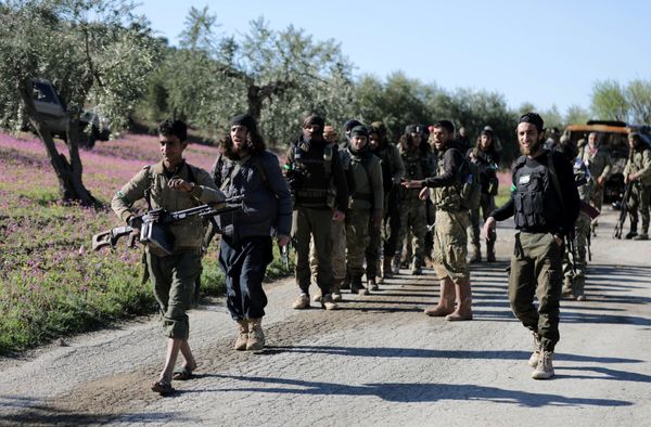 Turkish-backed Free Syrian Army fighters walk together after advancing north of Afrin, Syria March 17, 2018 - Sputnik International