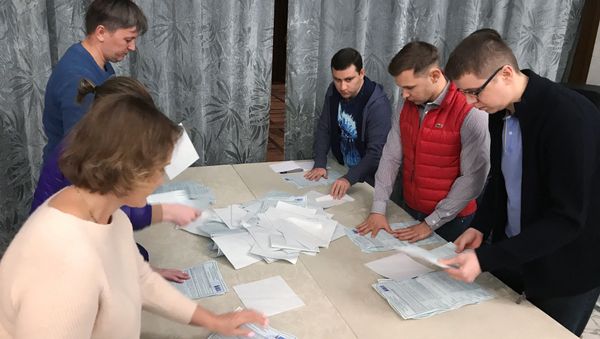 The staff of the polling station on the territory of the Russian Embassy in Damascus count votes after early voting in the Russian presidential election - Sputnik International