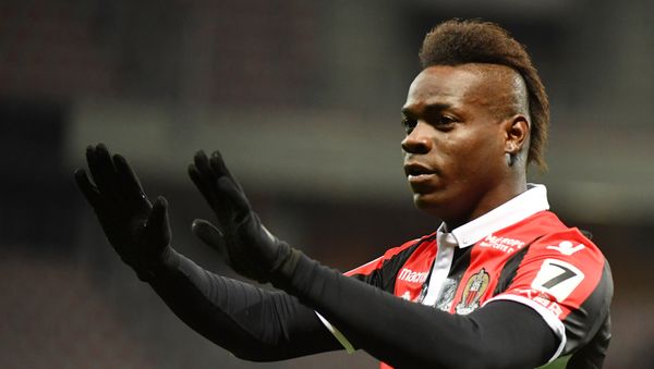 Nice's Italian forward Mario Balotelli celebrates after scoring a goal during the French L1 football match Nice (OGCN) vs Lille (LOSC) on March 2, 2018 at Allianz Riviera Stadium in Nice Nice's Italian forward Mario Balotelli celebrates after scoring a goal during the French L1 football match Nice (OGCN) vs Lille (LOSC) on March 2, 2018 at Allianz Riviera Stadium in Nice - Sputnik International