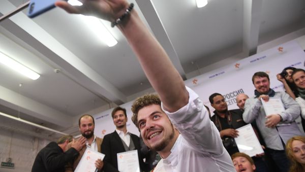 Photographer Konstantin Chalabov at the exhibition of the photos of the finalists of the Andrei Stenin International Press Photo Contest in the Lumiere Brothers Center for Photography in Moscow - Sputnik International