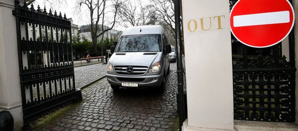 A bus carrying embassy staff and children leave Russia's Embassy in London, Britain, March 20, 2018 A bus carrying embassy staff and children leave Russia's Embassy in London, Britain, March 20, 2018 - Sputnik International