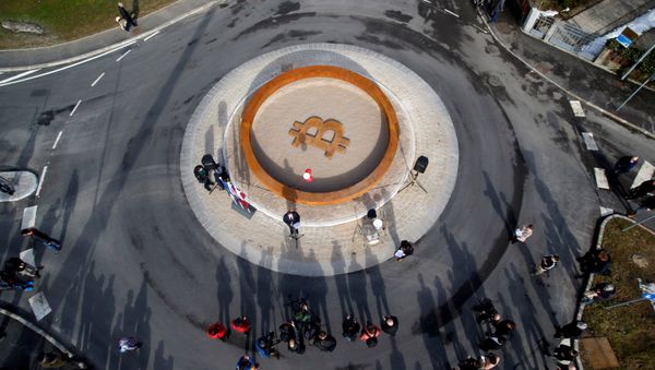 People attend the opening ceremony of world's first public Bitcoin monument, placed at a roundabout connecting two roads at the city centre in Kranj, Slovenia, March 13, 2018 People attend the opening ceremony of world's first public Bitcoin monument, placed at a roundabout connecting two roads at the city centre in Kranj, Slovenia, March 13, 2018 - Sputnik International