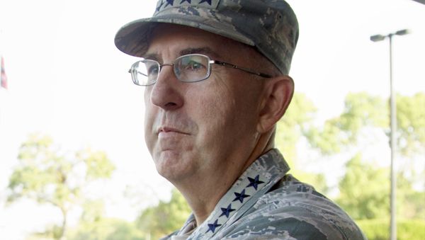 Gen. John E. Hyten, the head of Strategic Command at Offutt Air Force Base in Bellevue, Neb., waits Thursday, Sept. 14, 2017, to greet Secretary of Defense Jim Mattis - Sputnik International
