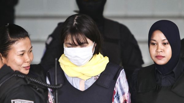 Vietnamese Doan Thi Huong, center, is escorted by police as she leaves a court hearing at the Shah Alam High Court in Shah Alam, Malaysia, Wednesday, March 14, 2018 - Sputnik International