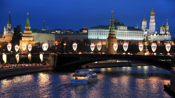 New Year's lights on Bolshoi Kamenny in Moscow New Year's lights on Bolshoi Kamenny in Moscow - Sputnik International