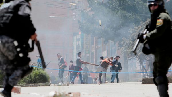 Coca growers from the Yungas region who are fighting for control of the coca leaves market clash with riot police in La Paz, Bolivia Coca growers from the Yungas region who are fighting for control of the coca leaves market clash with riot police in La Paz, Bolivia - Sputnik International