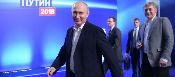 Russian President and presidential candidate Vladimir Putin visits his campaign headquarters. Right: Dmitry Peskov, presidential press secretary and deputy chief of the presidential executive office - Sputnik International