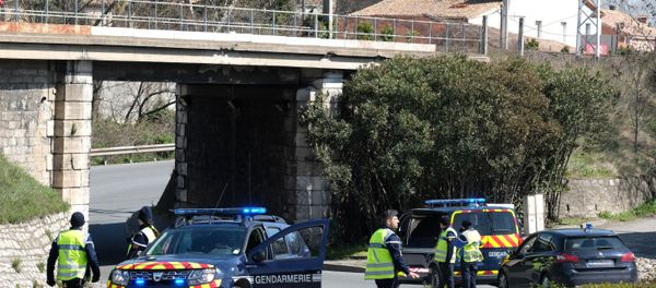 French gendarmes block the access to Trebes, where a man took hostages at a supermarket on March 23, 2018 in Trebes, southwest France French gendarmes block the access to Trebes, where a man took hostages at a supermarket on March 23, 2018 in Trebes, southwest France - Sputnik International