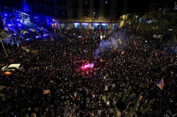 Protesters face off with Mossos d'Esquadra, Catalan regional police, as they gather near the Spanish government office headquarters after Spain's Supreme Court ruled twenty-five Catalan leaders will be tried for rebellion, embezzlement or disobeying the state, in Barcelona, Spain, March 23, 2018. Protesters face off with Mossos d'Esquadra, Catalan regional police, as they gather near the Spanish government office headquarters after Spain's Supreme Court ruled twenty-five Catalan leaders will be tried for rebellion, embezzlement or disobeying the state, in Barcelona, Spain, March 23, 2018. - Sputnik International