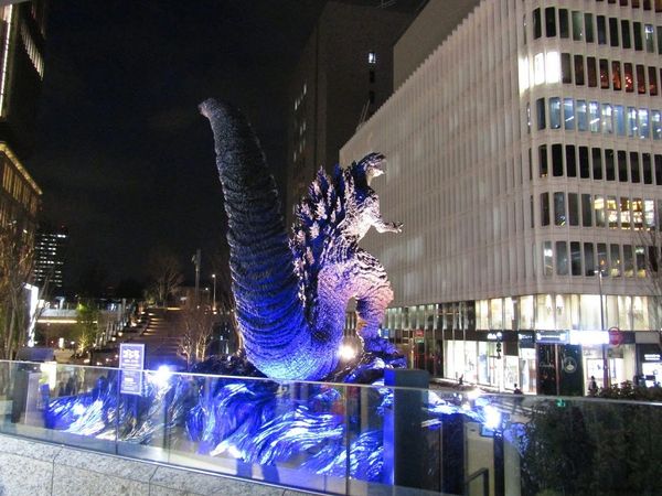 Godzilla Statue Unveiled in Central Tokyo - Sputnik International