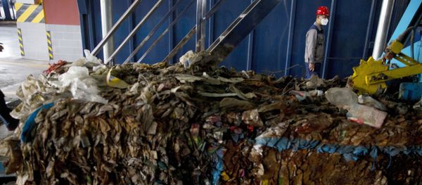 A worker walks past garbage being processed at the Majialou Garbage Transfer Station in Beijing, China, Thursday, March 30, 2017 - Sputnik International