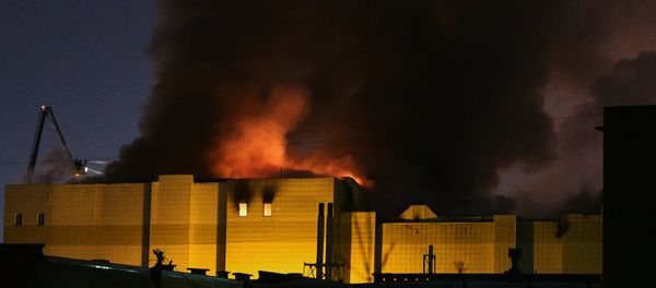 Massive fire in a trade center in Russian city of Kemerovo - Sputnik International
