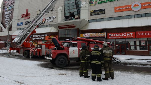 Fire at Zimnyaya Vishnya shopping mall in Kemerovo Fire at Zimnyaya Vishnya shopping mall in Kemerovo - Sputnik International