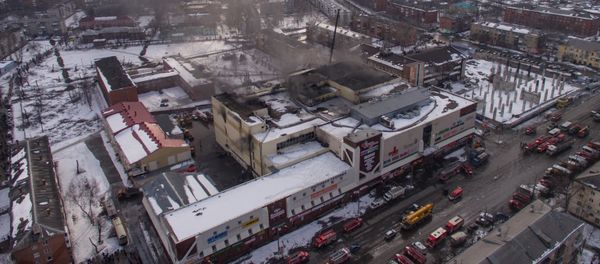 Fire at Zimnyaya Vishnya shopping mall in Kemerovo Fire at Zimnyaya Vishnya shopping mall in Kemerovo - Sputnik International