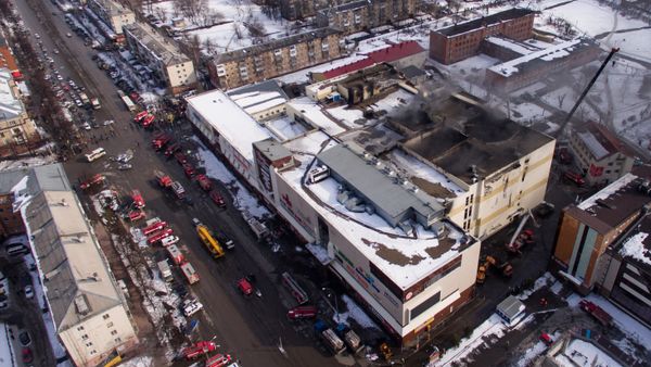 Fire at Zimnyaya Vishnya shopping mall in Kemerovo - Sputnik International