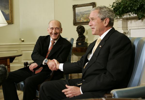 President Bush, right, shakes hands with Israeli Prime Minister Ehud Olmert, Wednesday, June 4, 2008, in the Oval Office of the White House President Bush, right, shakes hands with Israeli Prime Minister Ehud Olmert, Wednesday, June 4, 2008, in the Oval Office of the White House - Sputnik International