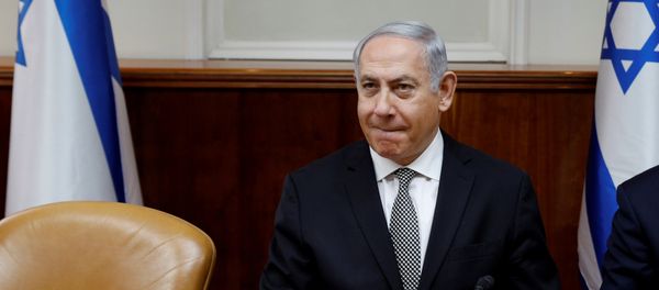 Israeli Prime Minister Benjamin Netanyahu attends the weekly cabinet meeting at the Prime Minister's office in Jerusalem February 25, 2018 - Sputnik International