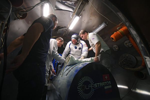 Testing Russian spacesuit for stratospheric flights - Sputnik International