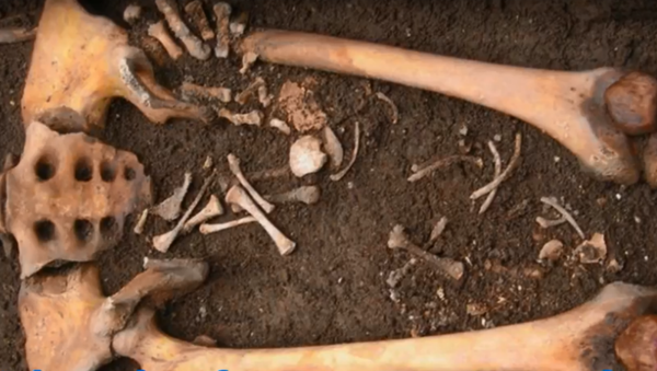 Remains of unidentified woman's child in medieval burial ground in Italy - Sputnik International