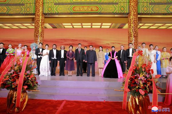 North Korean leader Kim Jong Un and wife Ri Sol Ju, and Chinese President Xi Jinping and wife Peng Liyuan attend a banquet, as Kim Jong Un paid an unofficial visit to Beijing, China North Korean leader Kim Jong Un and wife Ri Sol Ju, and Chinese President Xi Jinping and wife Peng Liyuan attend a banquet, as Kim Jong Un paid an unofficial visit to Beijing, China - Sputnik International