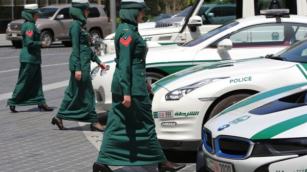 In this Thursday May 19, 2016 photo, Dubai police women walk towards their luxury cars during a demonstration in Dubai, United Arab Emirates - Sputnik International