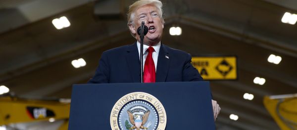 President Donald Trump walks onto stage to speak at Local 18 Richfield Training Facility, Thursday, March 29, 2018, in Richfield, Ohio. - Sputnik International